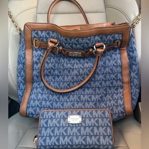 Michael Kors Hamilton Frame Out w/Matching Wallet